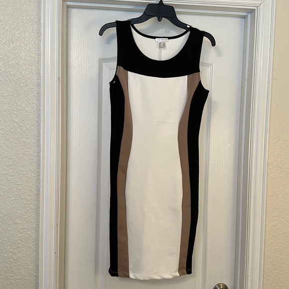 VENUS Dresses & Skirts - NWOT VENUS bodycon dress size small